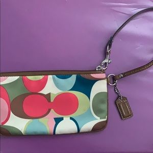 Coach wristlet. Multicolor.